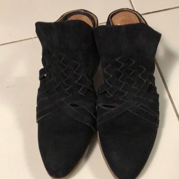 Rebels
Levi Cutout Block Heel Mule - Picture 4 of 4